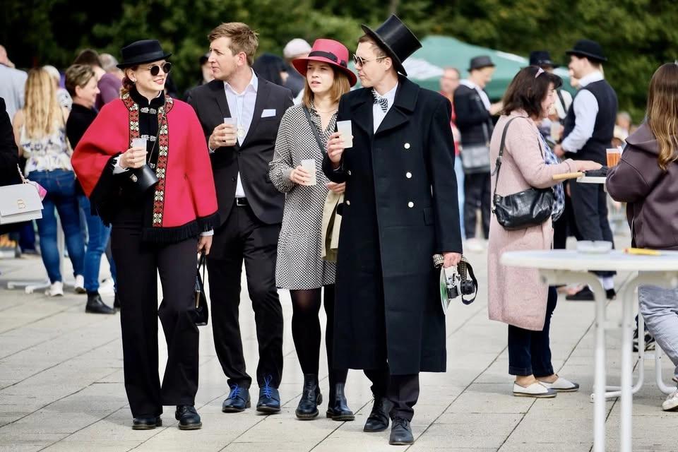 MODERENNTAG 👒🎩🏇🏻