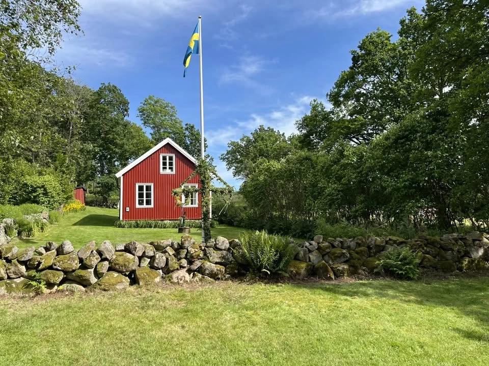 Traditionellt midsommarfirande på hembygdsgården Bäckaslätt