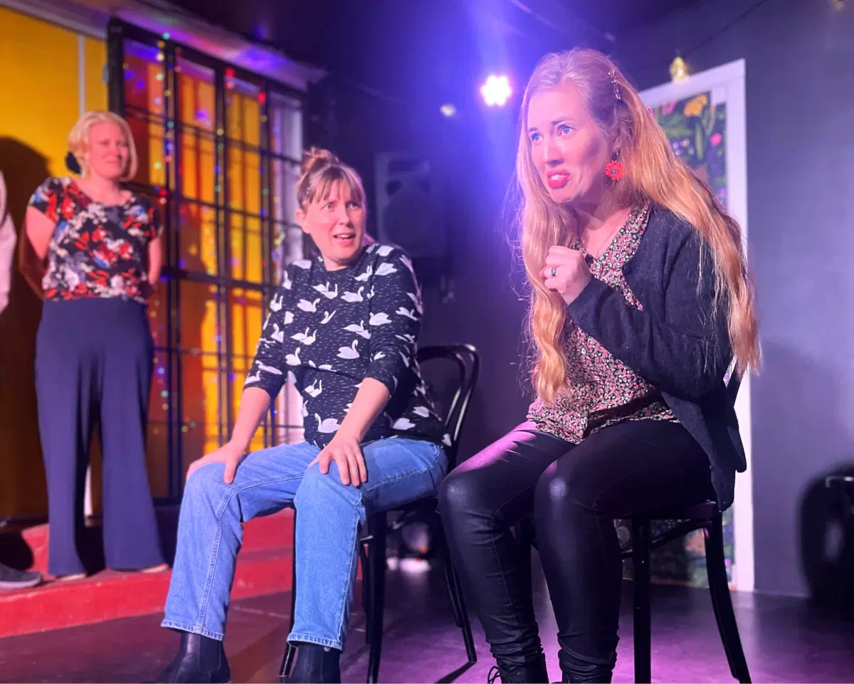 Impro comedy i Kransen- ny humor varje timme!