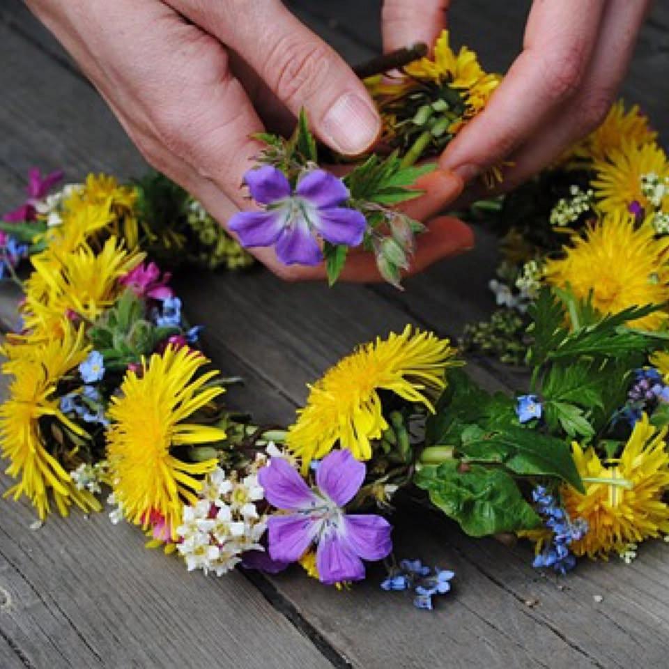 Midsommardagsfika på Vikdalsfarmen