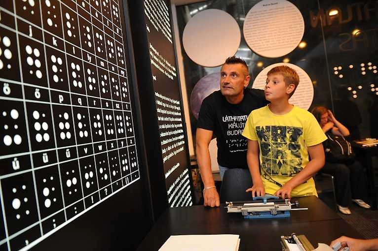 Neviditelná výstava: Pohádková prohlídka