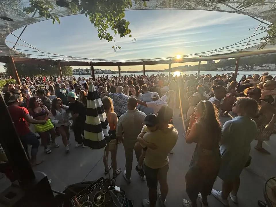 Salsa Beach Party pĂ„ Hornsbergs Strand đïžđ