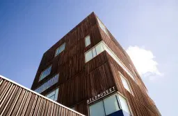 Konstnärsvisning och stipendiecermoni / Konsthögskolan Umeå