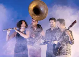 Amina Mezaache & Maracuja