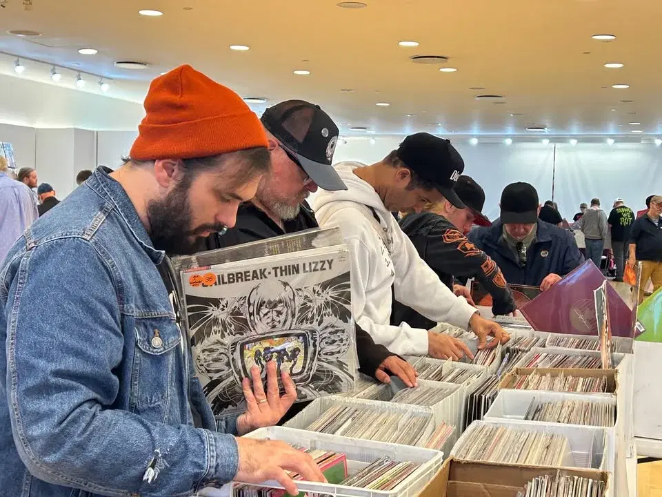 BIG VINYL SALE! 10,000+ vinyl records in one room! The Burlington Record Riot! Sun March 29th