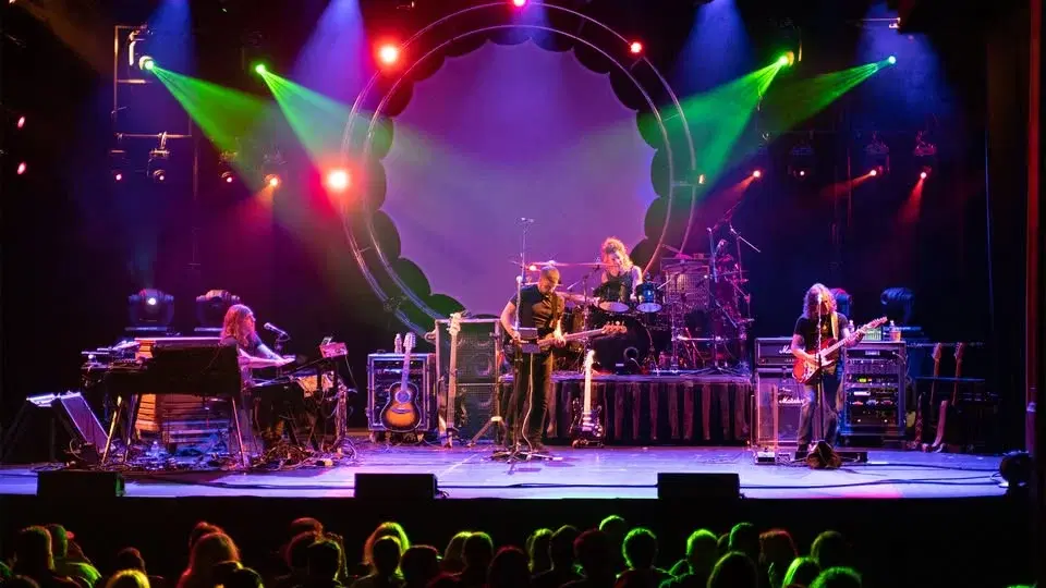 The Machine performs Pink Floyd