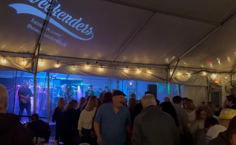 The Weekenders Return to The Steel Pub