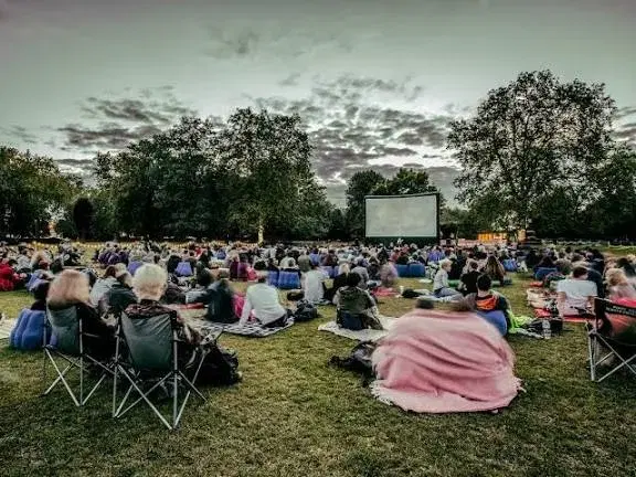Outdoor cinema đŠ
