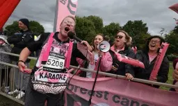 HELA DAGEN LĂ
NG KARAOKE MARATON