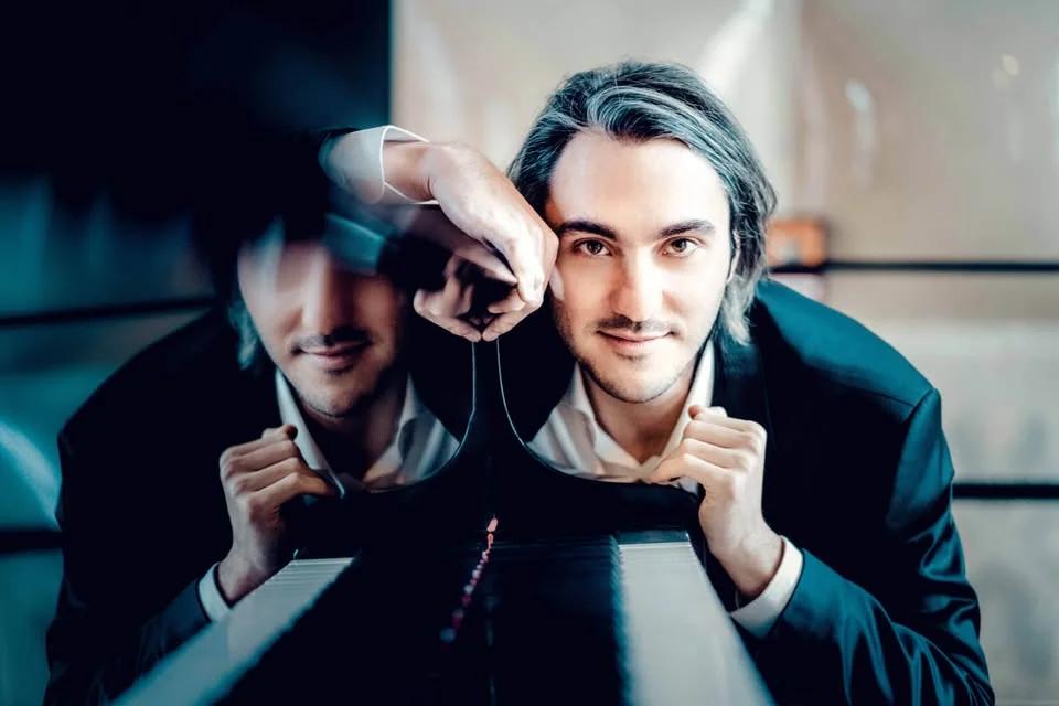 Alexander Gadjiev piano