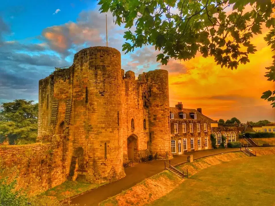 90s Silent Disco at Tonbridge Castle - ON SALE NOW!