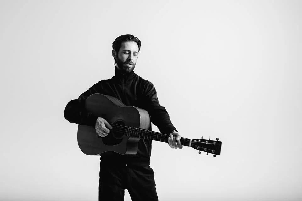 Laurence Jones Acoustic / Amy Eftekhari live at The Marr’s Bar, Worcester
