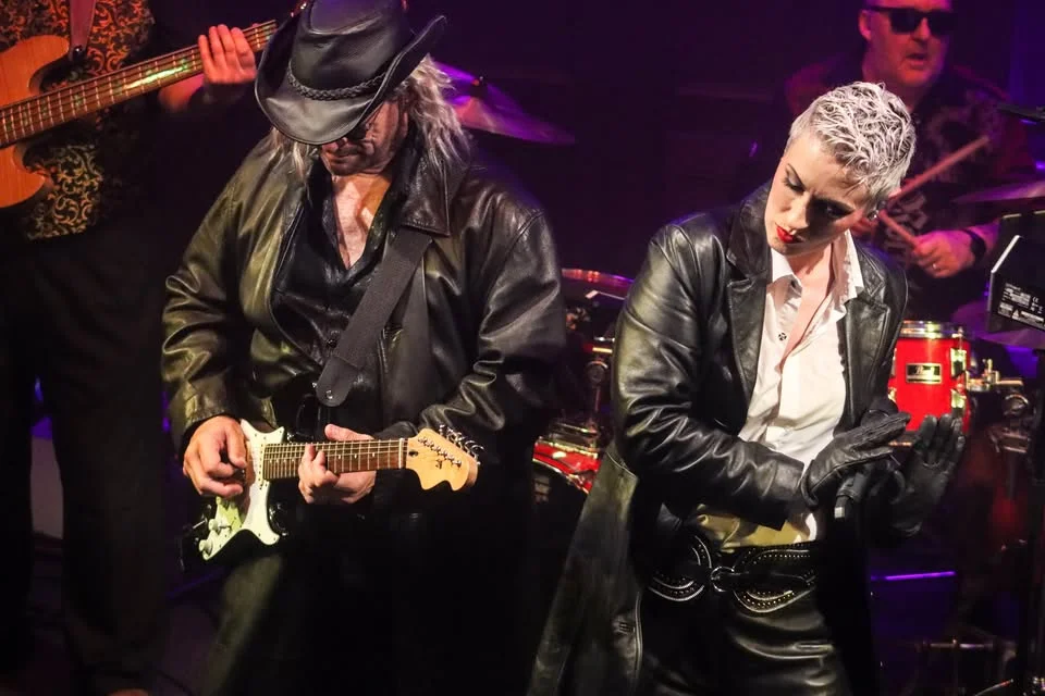 Yourythmics- The Annie Lennox and Eurythmics Experience