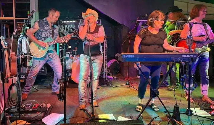 Skinny Wallace Returns to the Electric Palm