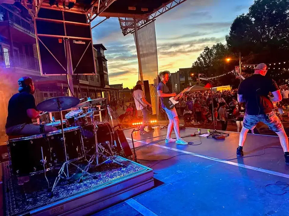 The Dirty Birds Club Lamark