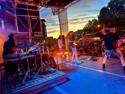 The Dirty Birds Club Lamark