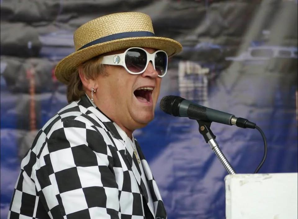 Elton John Tribute by Alan Free SHOW At Manuel's Thursday 19th February from 19:30