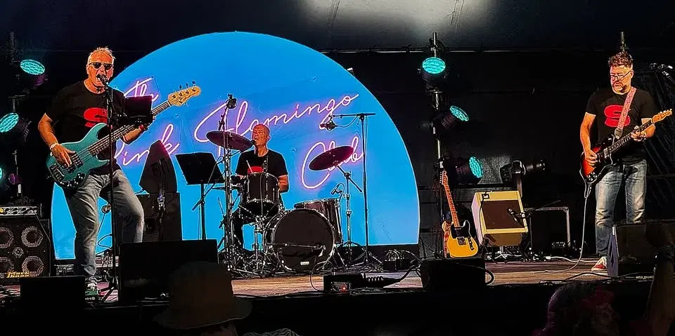 the supersize @ The Vine, Uxbridge