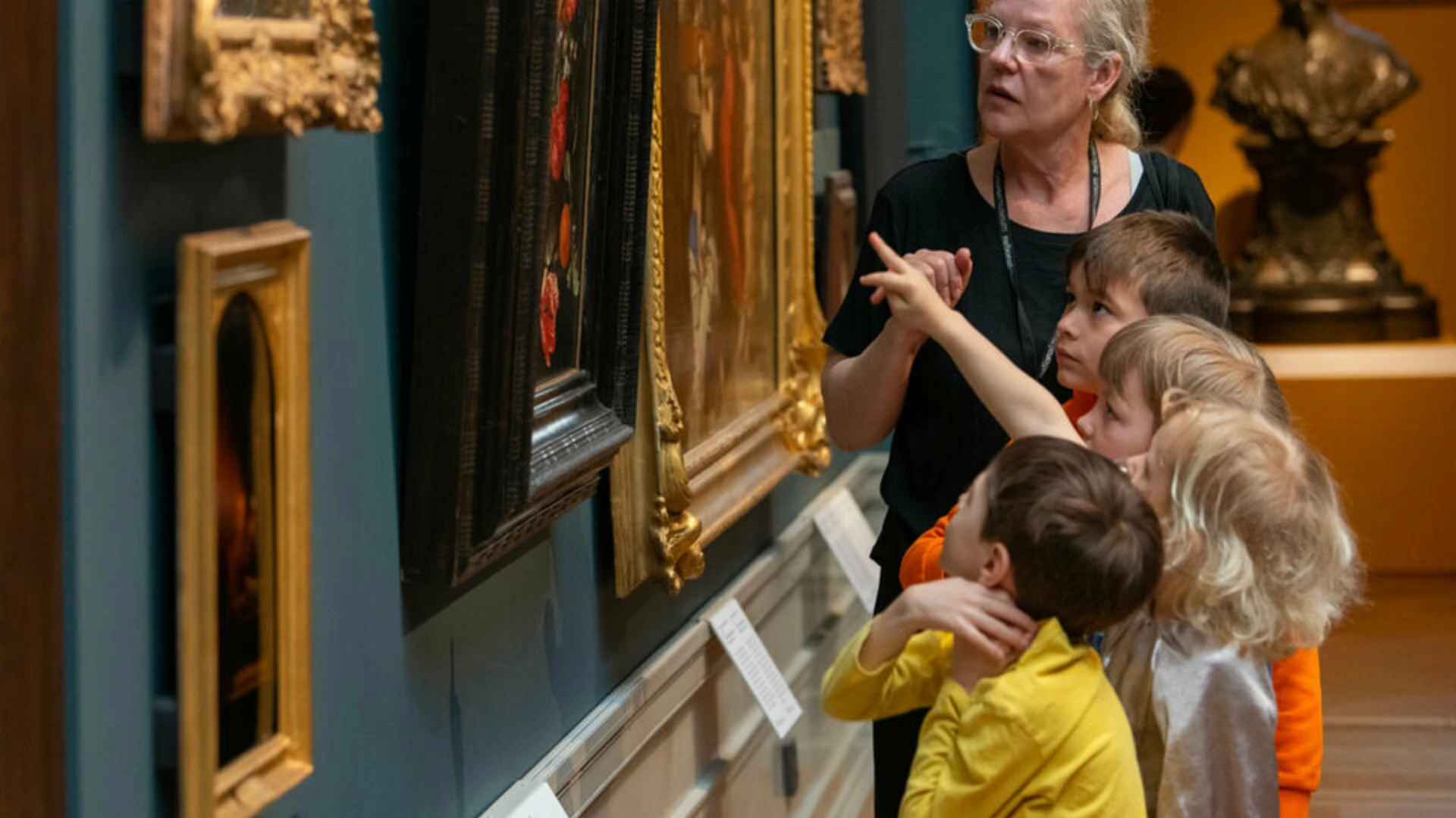 Hur låter färgen? En visning för barn