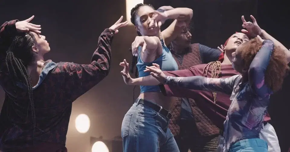 Paradox-Sal – Woman