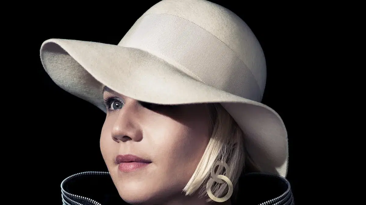 KONCERT // MADEMOISELLE KAREN