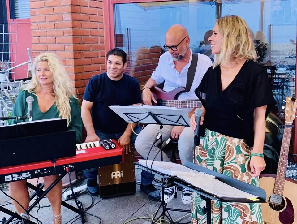 Katja & Ingela kvartett med Martin & Nelson på bas o trummor