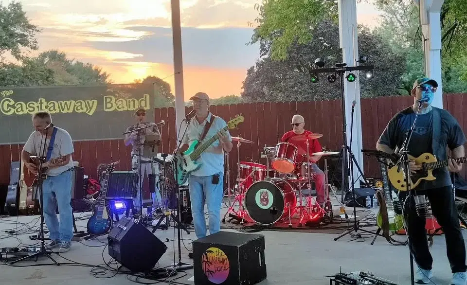 đž Saturday Night Live with The Castaway Band