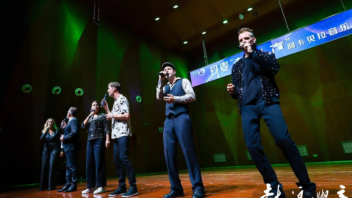 Singers feat. RoxorLoops