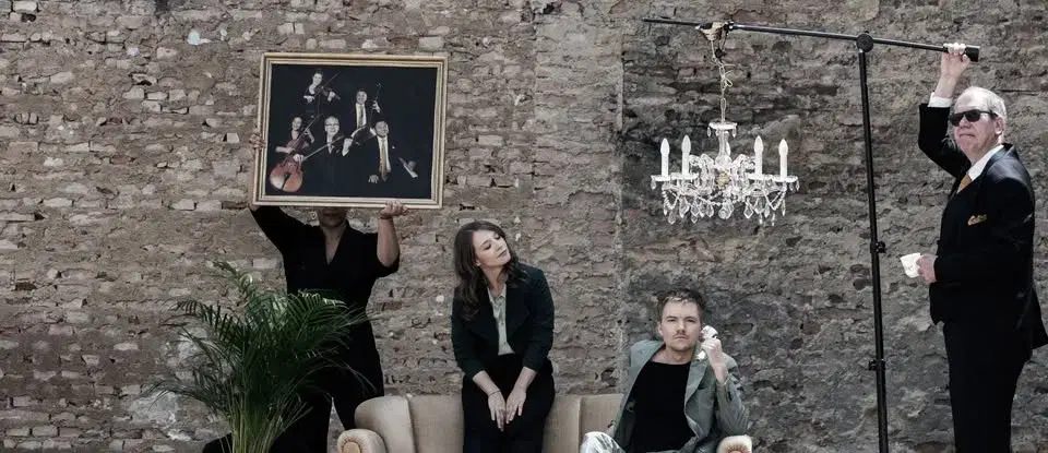 Wiener Blond: Another Night At The Park