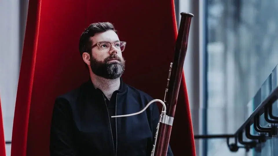 Ravel & Shostakovich and / et Darren Hicks plays / joue Jolivet