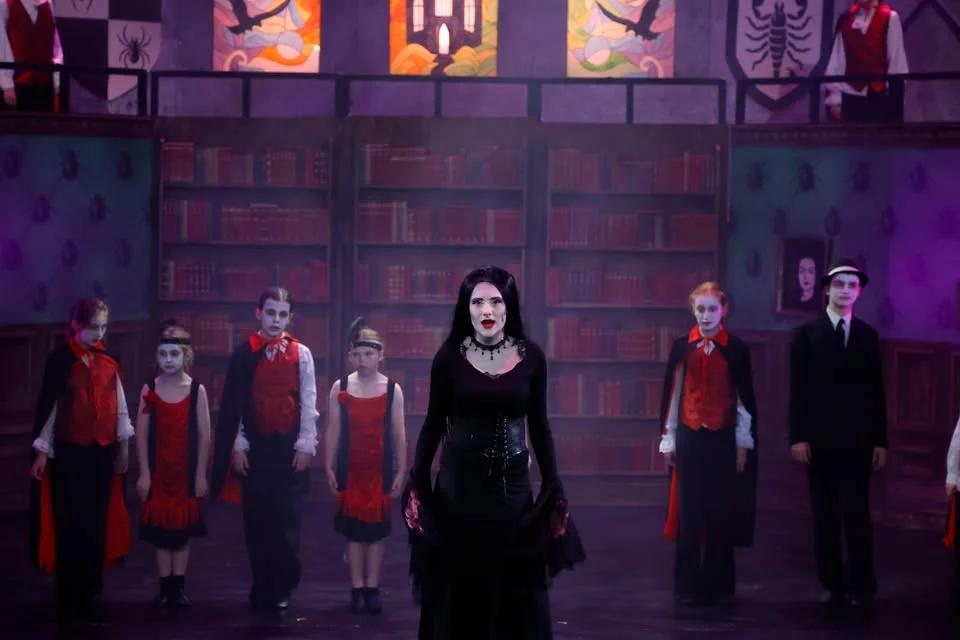 MK ADDAMS FAMILY. SHOW