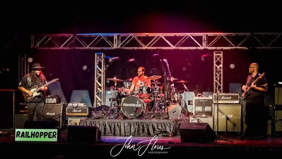 Argo Craft Tavern W/ Railhopper