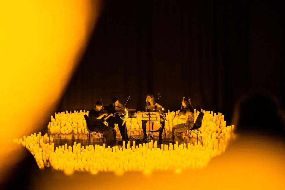 Candlelight: Queen VS. Abba | Göteborg, Draken Live