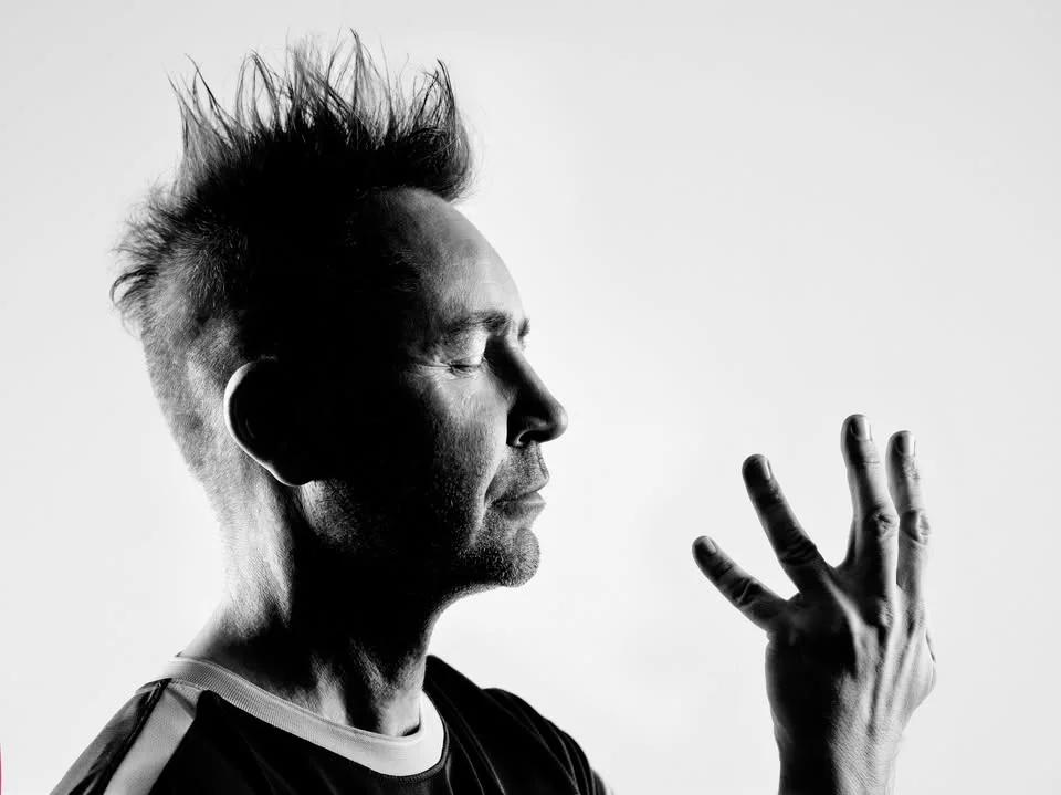 Nigel Kennedy: A Virtuoso Concert Performance