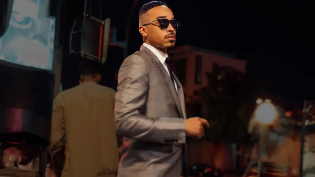 OCTOBER LONDON & live band