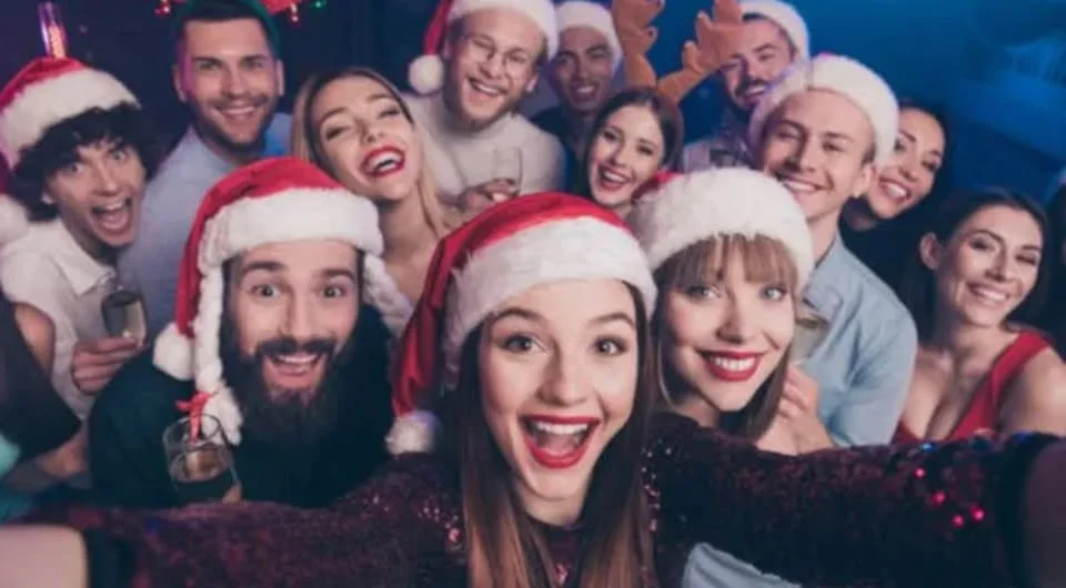 Fiesta internacional de Navidad🧑🎄 - Dirección solo en SOCIALIZUS