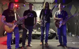 Analog Vibe Back @ Gluek’s