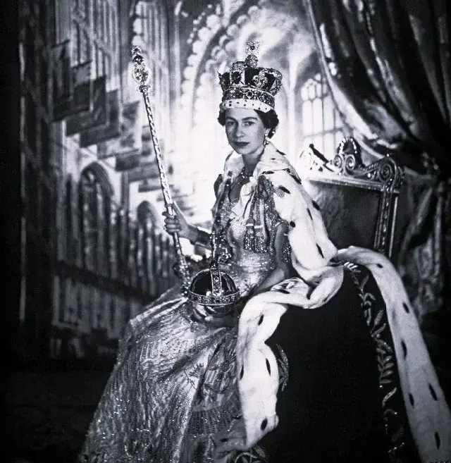 A királynő – II. Erzsébet 100 éve