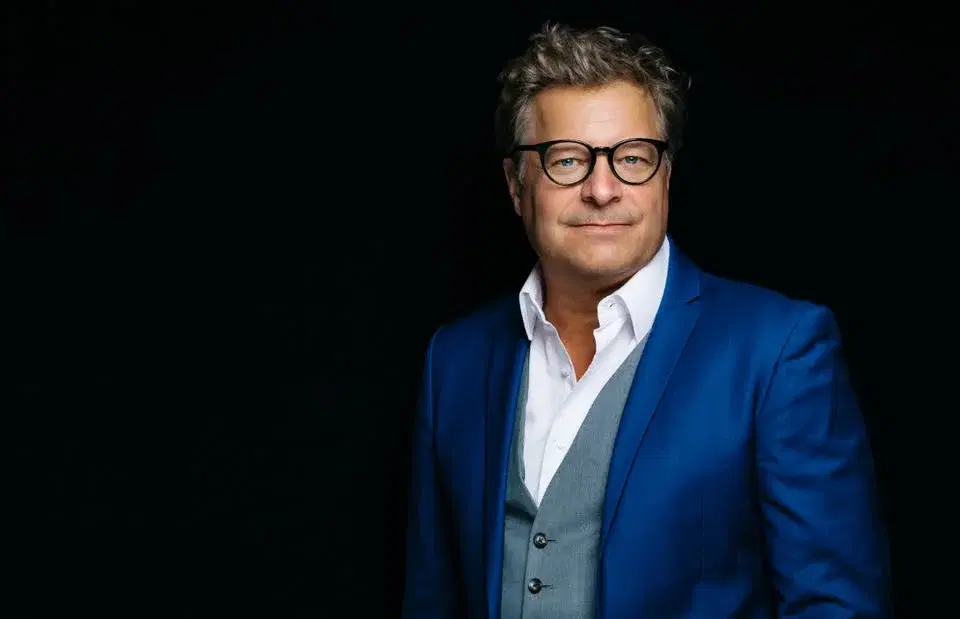 Niko Formanek - Neues Kabarettprogramm „Der Eheflüsterer“