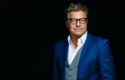 Niko Formanek - Neues Kabarettprogramm „Der Eheflüsterer“