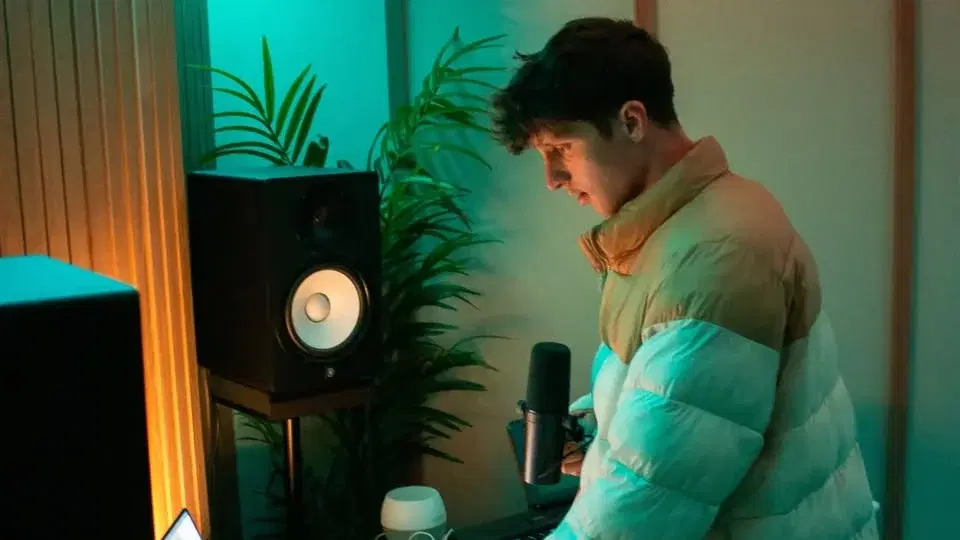 Powfu - Lofi Library Tour