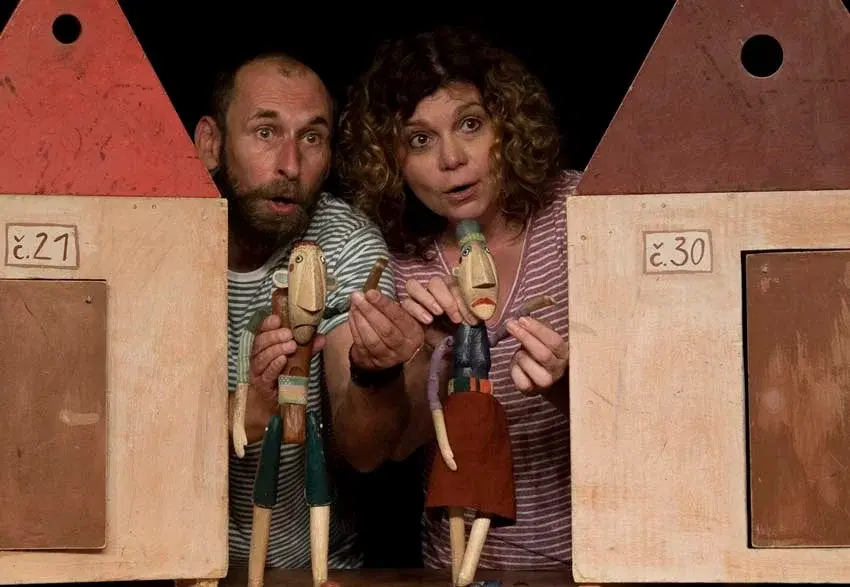 Arnošt Goldflam, Ivana Lokajová, Peter Varga: TATÍNEK NENÍ K ZAHOZENÍ