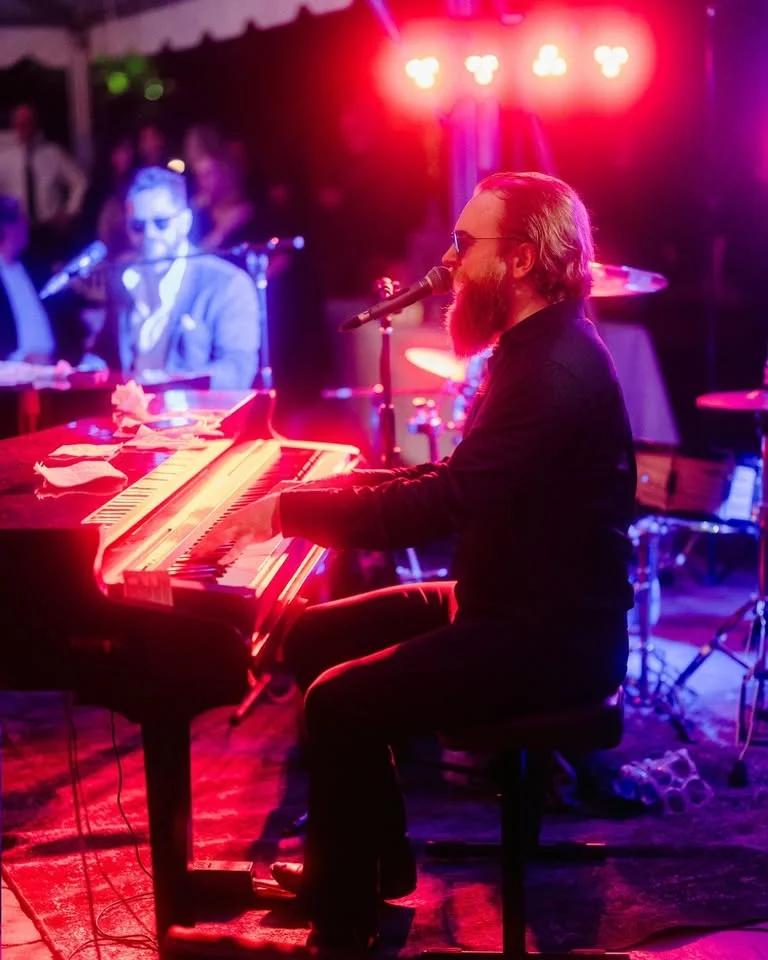 J's Dueling Pianos - Valentines Show