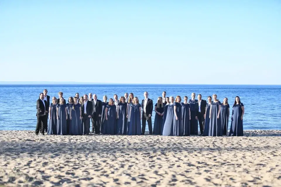 KÖRKONSERT - OCH SÅNGEN DOFTAR I NATTEN