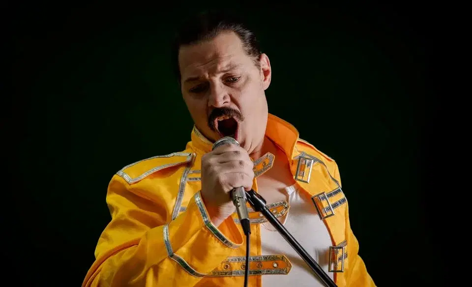 QUEEN CHAMPIONS LASER SPECTACULAR