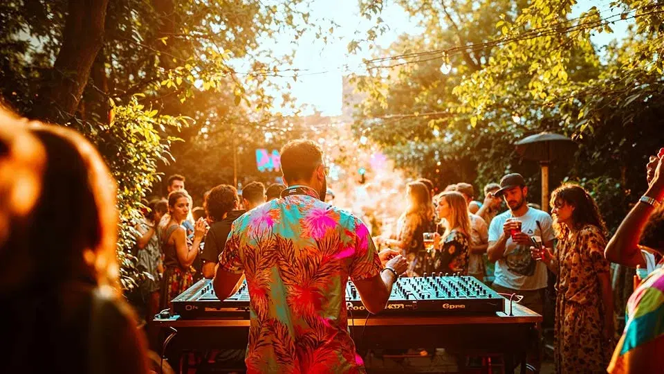 Noughties Garden Party: Winchester