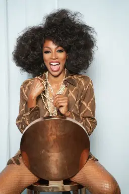 Sy Smith hosted by Qamil