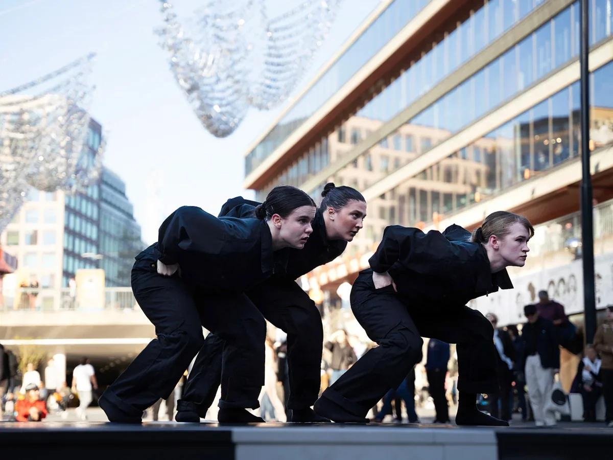 🎮 1UP RELOADED – TV-spelsinspirerad Dans på Sergels torg 🕹️💃
