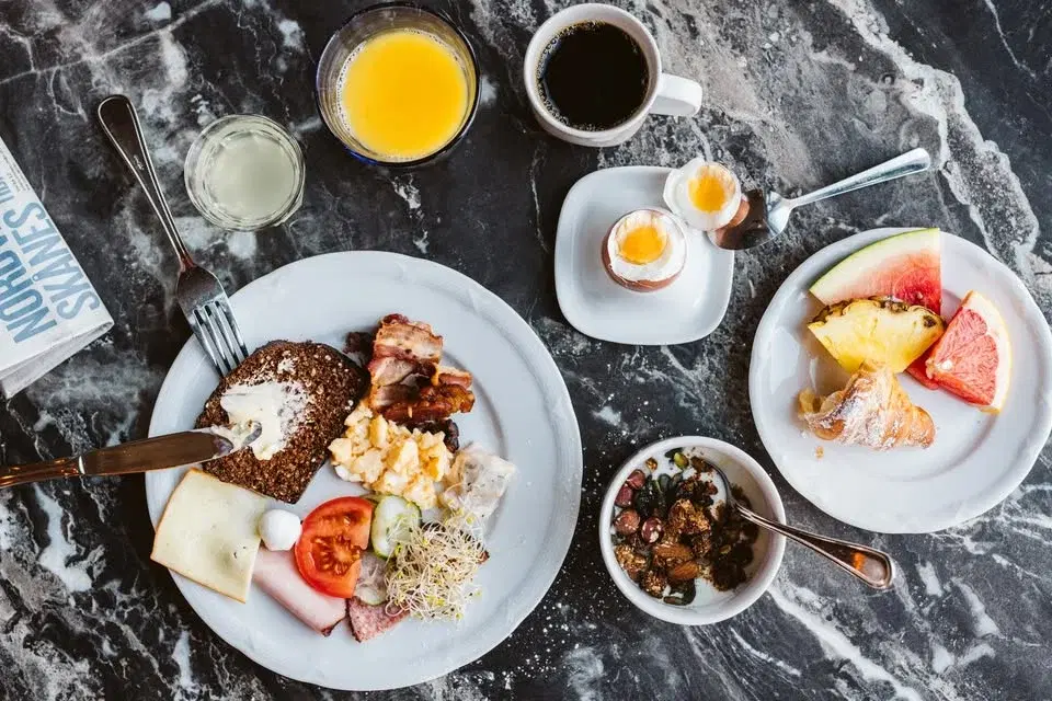 Hotellfrukost med kakbuffé! ⭐