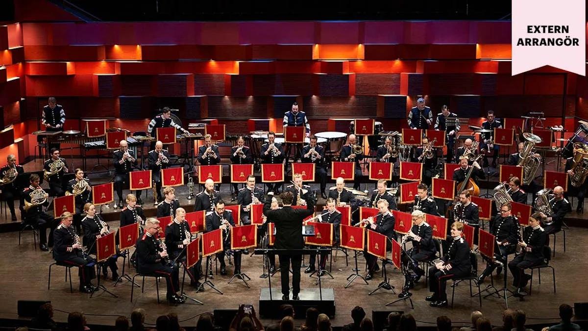 Arméns musikkår tolkar Bartóks Konsert för orkester